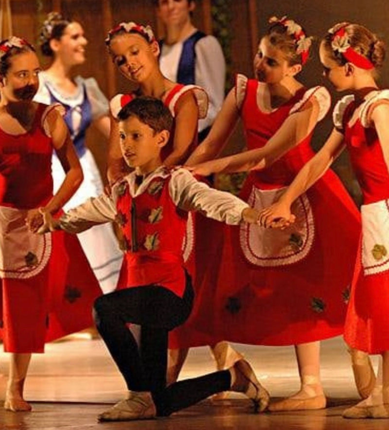 Giselle - Escola de Dança Clara Leão